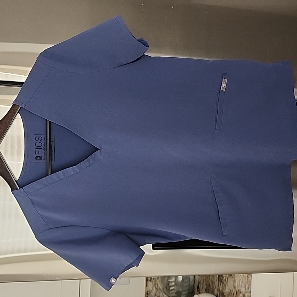 Figs Technical collection Women's 2 Pocket Scrubs Top M Style # FW1100